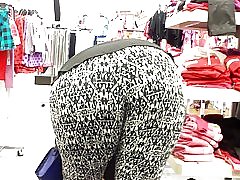 Saftige jiggly stor sort røv bøjning på sears...