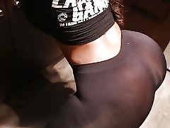 Ebony twerking i leggings