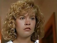 Unge ellie cornell brusebad scene